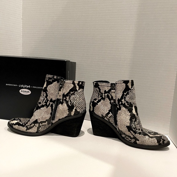 Women's Dr. Scholl's Morgan Wedge Bootie Black/White Snake Print Faux Leather. - Picture 3 of 9